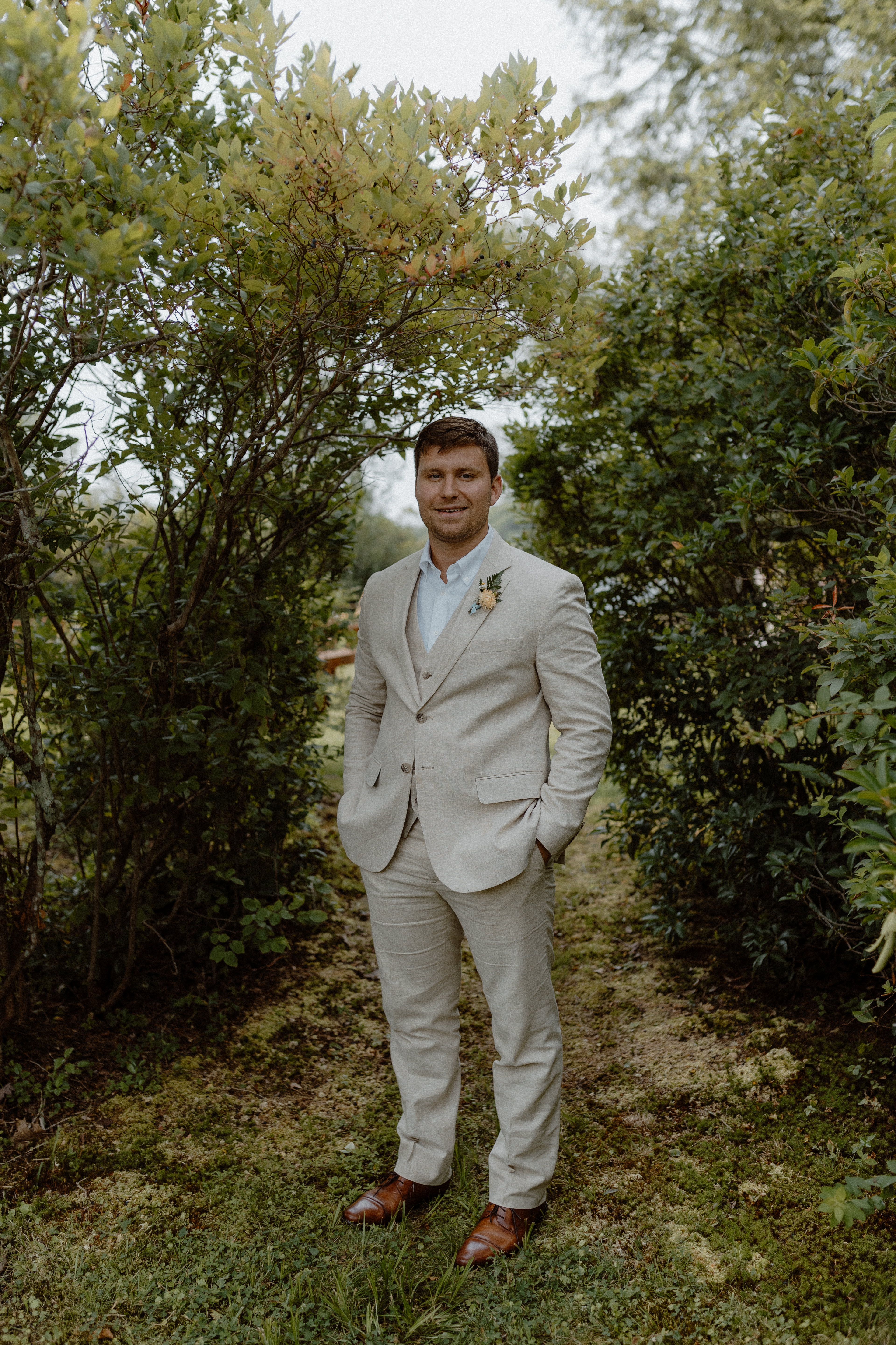 groom in tan suit