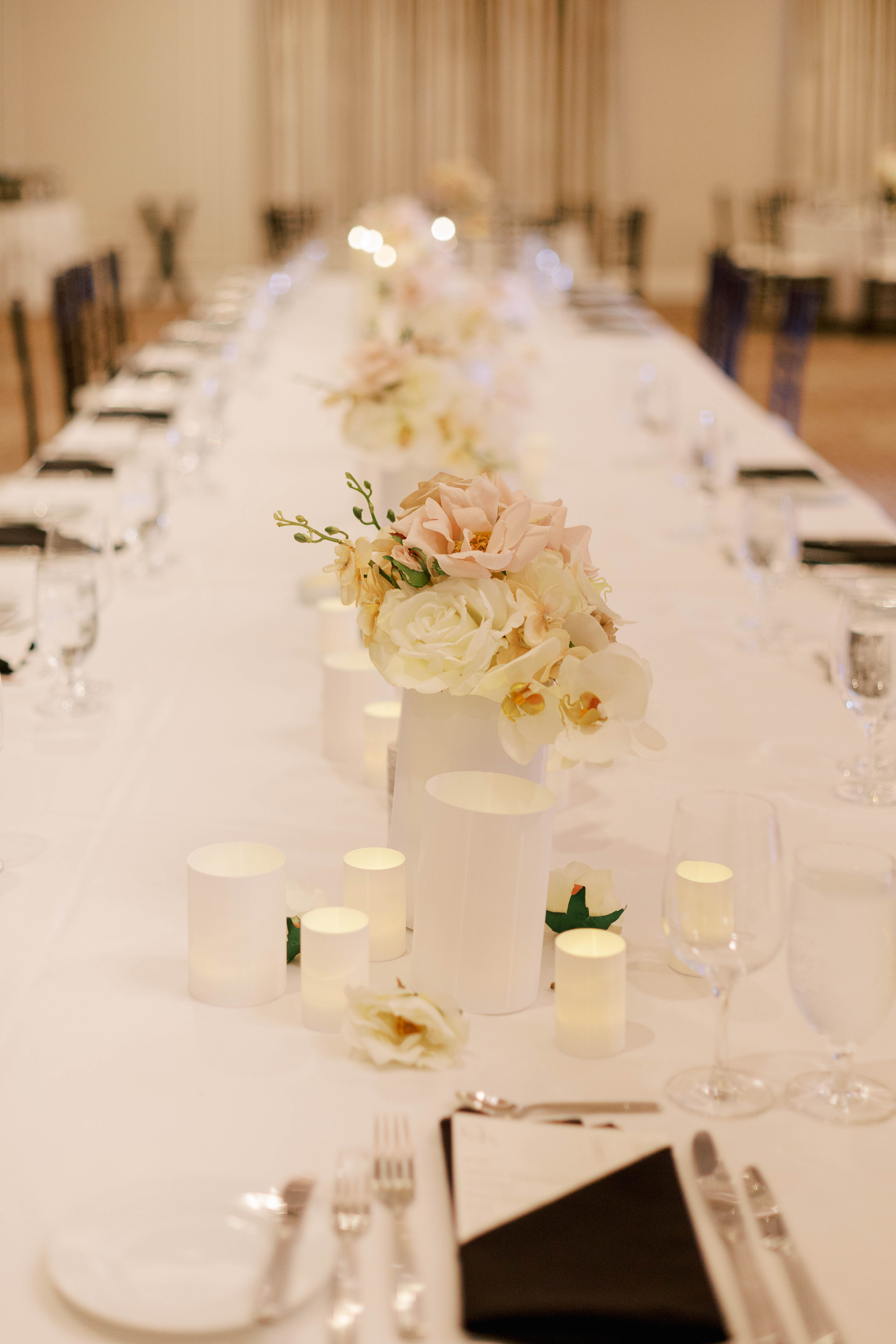 AVENTZ Co. Connecicut Event & Wedding Planner. Abby Fritz Connecicut Wedding Designer. Delamar Hotel West Hartford. Ali Valdez Photography