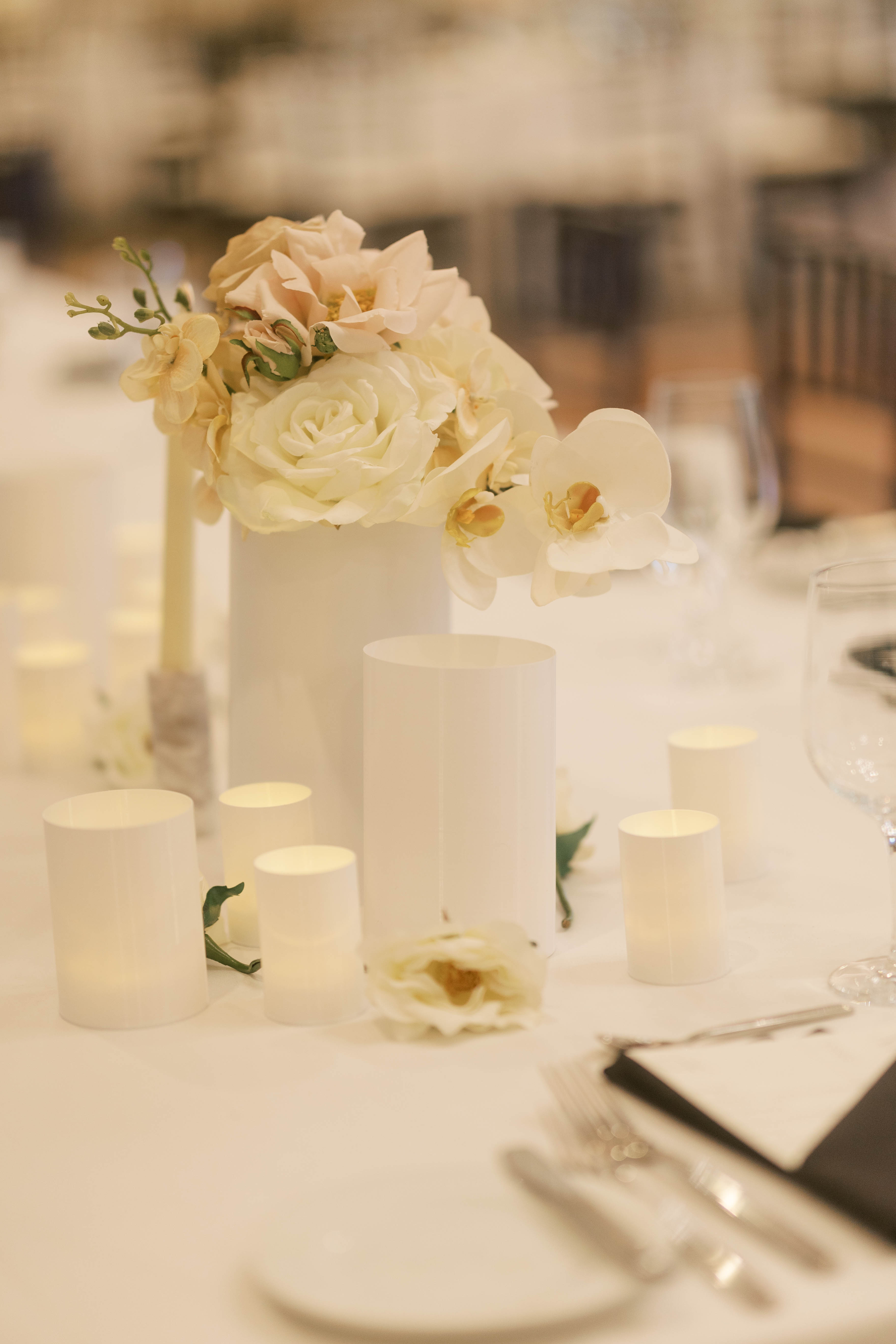 AVENTZ Co. Connecicut Event & Wedding Planner. Abby Fritz Connecicut Wedding Designer. Delamar Hotel West Hartford. Ali Valdez Photography